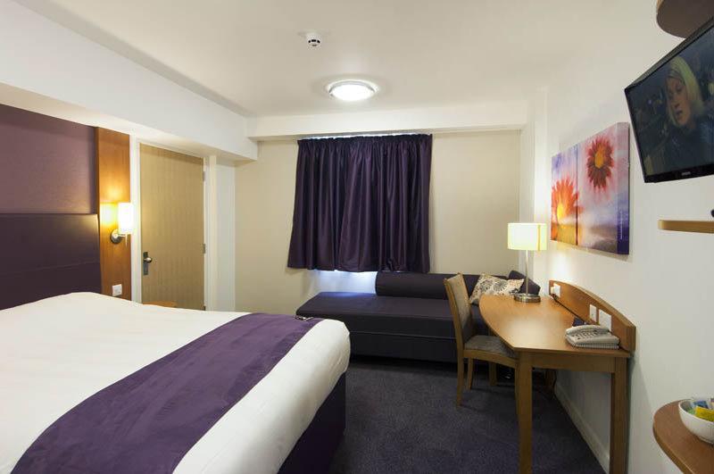 Premier Inn London Ilford Exterior photo