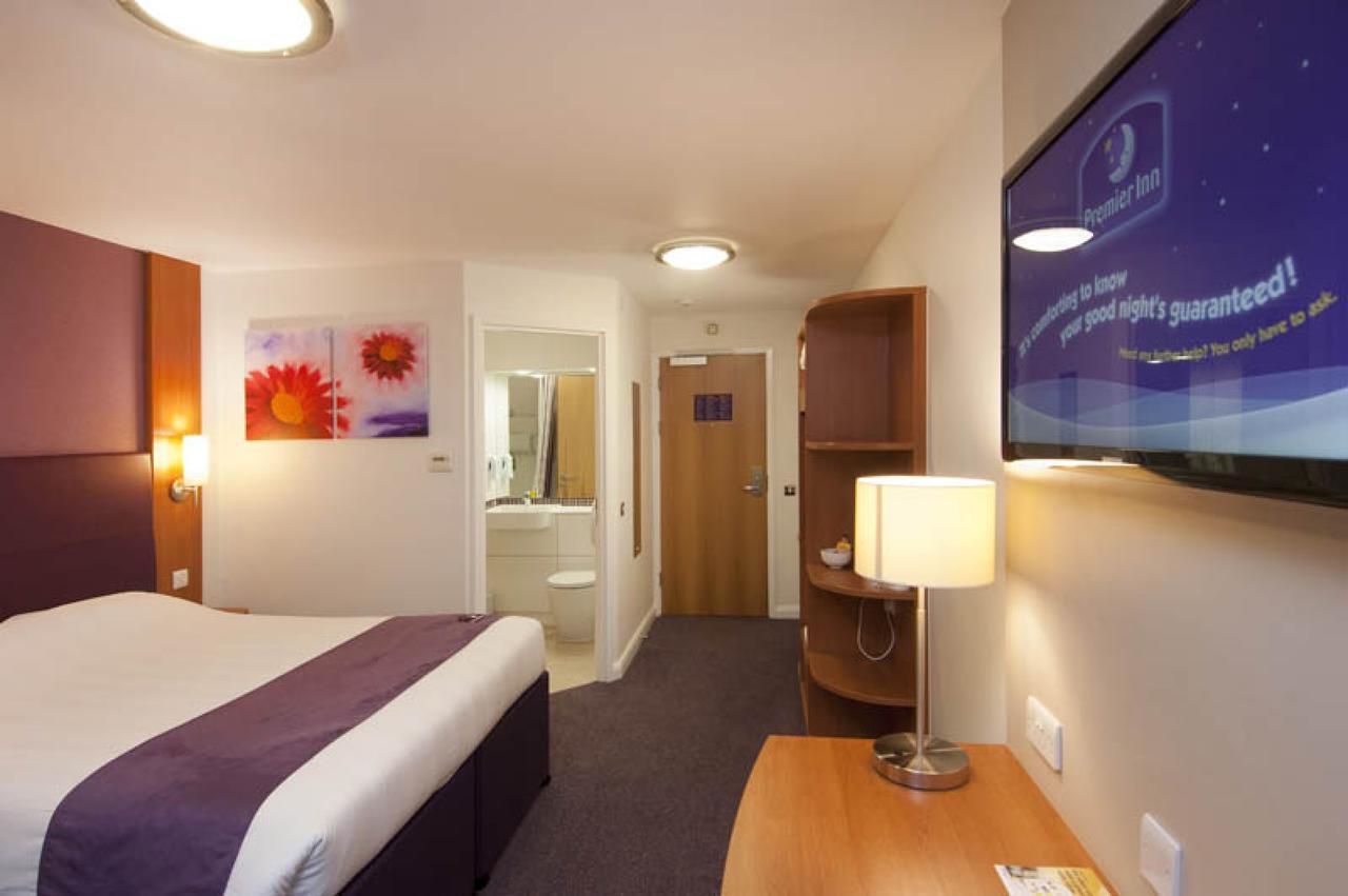 Premier Inn London Ilford Exterior photo