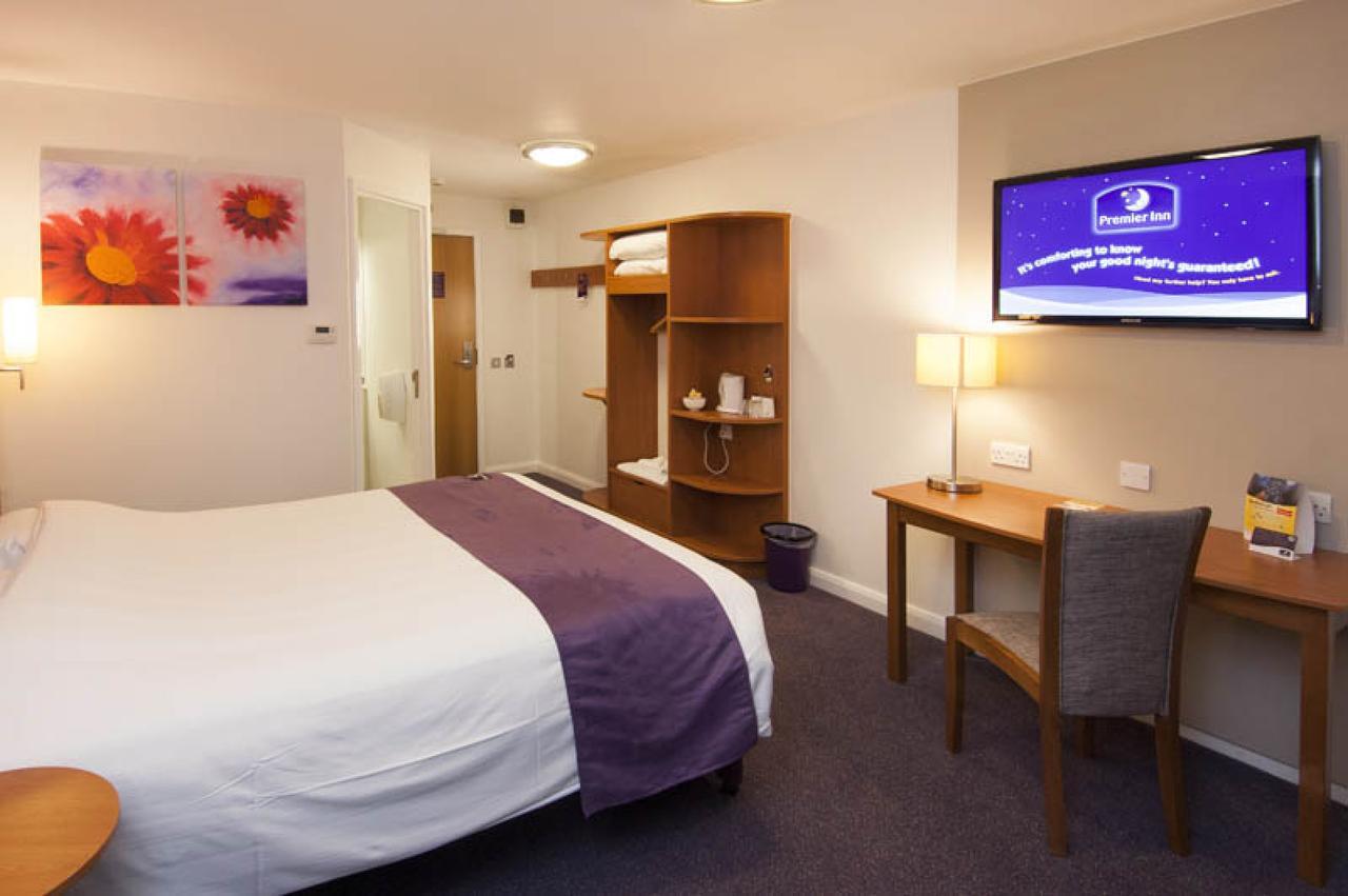 Premier Inn London Ilford Exterior photo